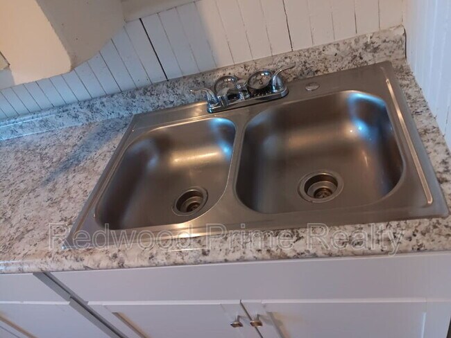 Foto del edificio - 552 Highland Ave