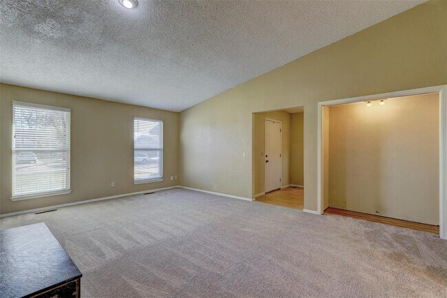 Foto del edificio - 841 N Robinson Ave