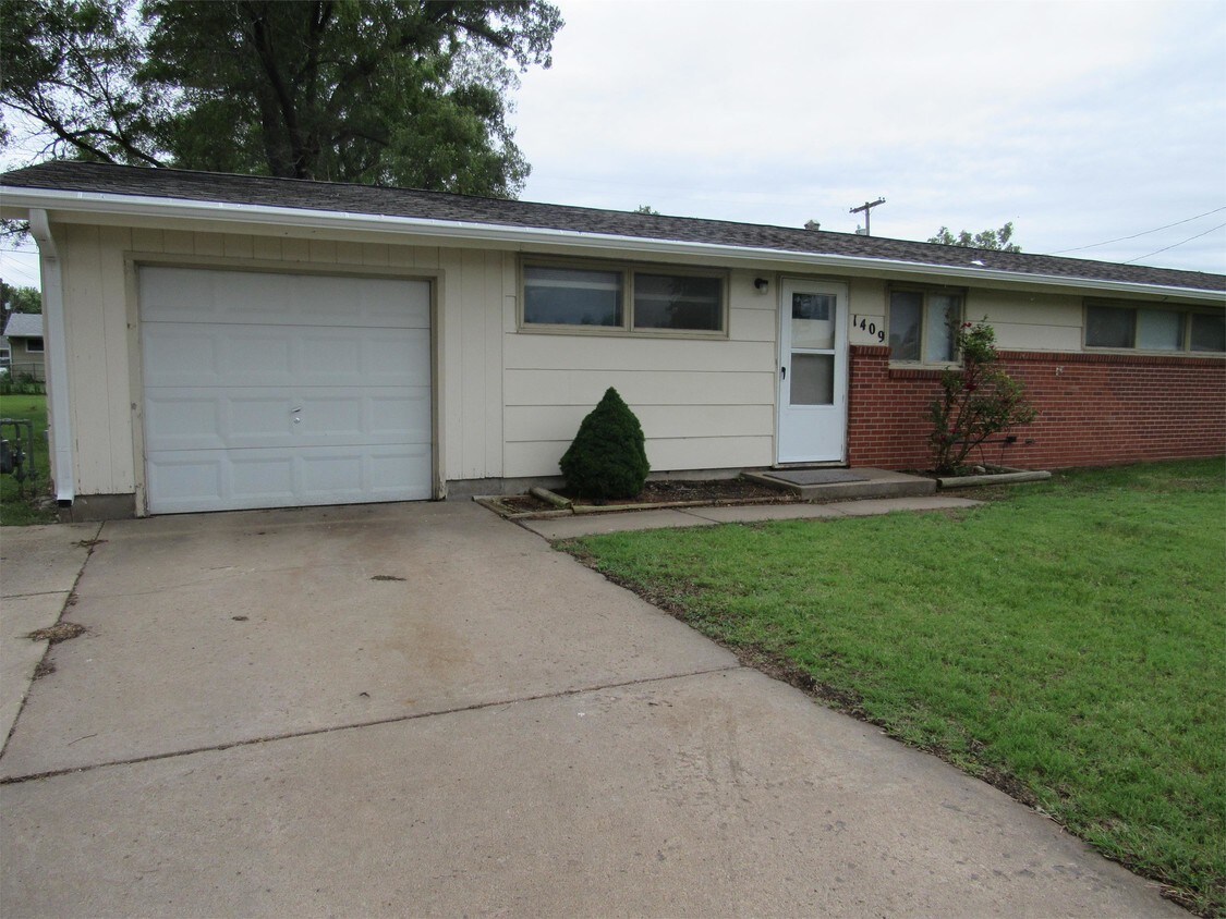 Primary Photo - 1409 Crescent Dr