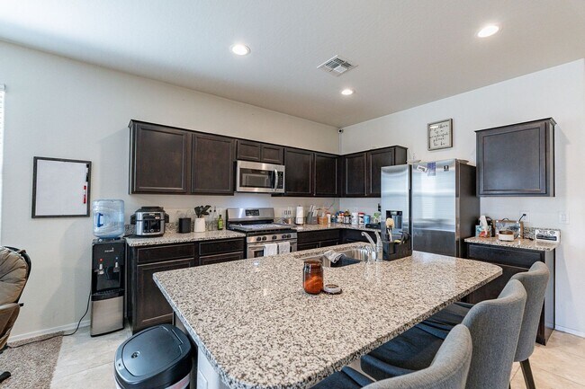 Building Photo - Serene 3-Bedroom 2-Bath 3 Car Garage Retre...