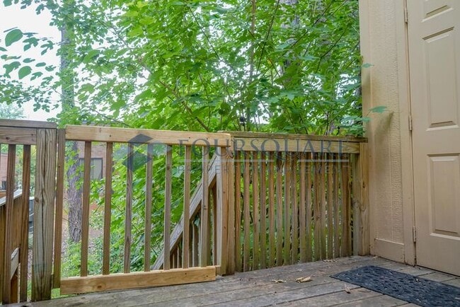 Foto del edificio - Spacious Townhome with Wood-Burning Fireplace, Large Deck & Storage Room , Convenient North Ridge...