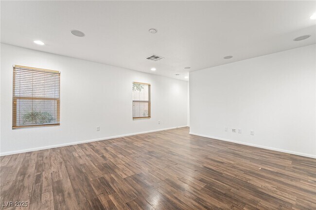 Building Photo - 8930 W Ford Ave