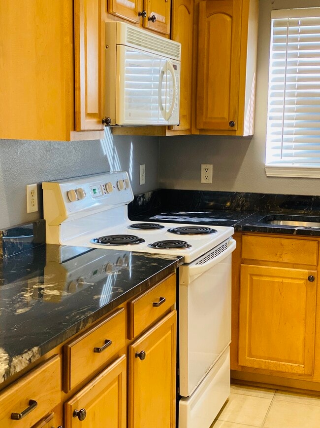Building Photo - 12926 University Crescent, Unit 1A