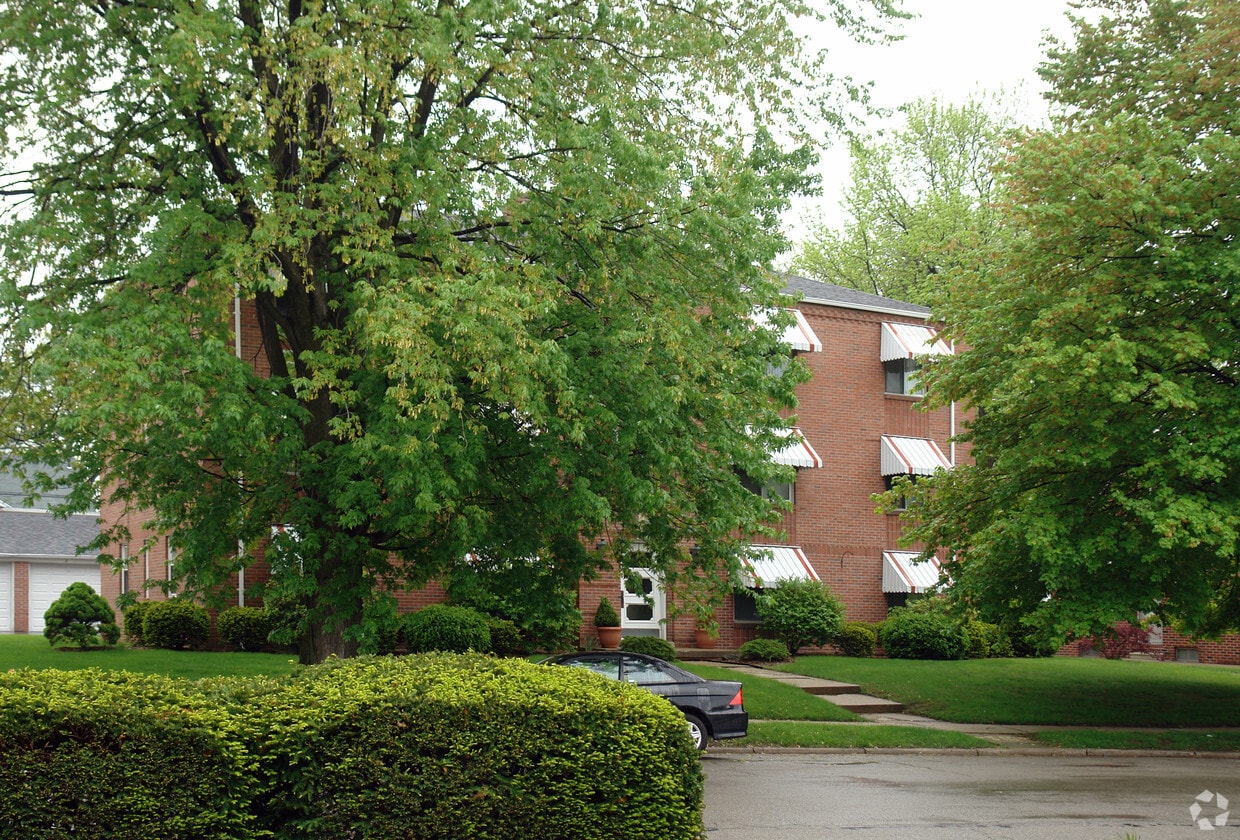 Primary Photo - Pemberton Apartments