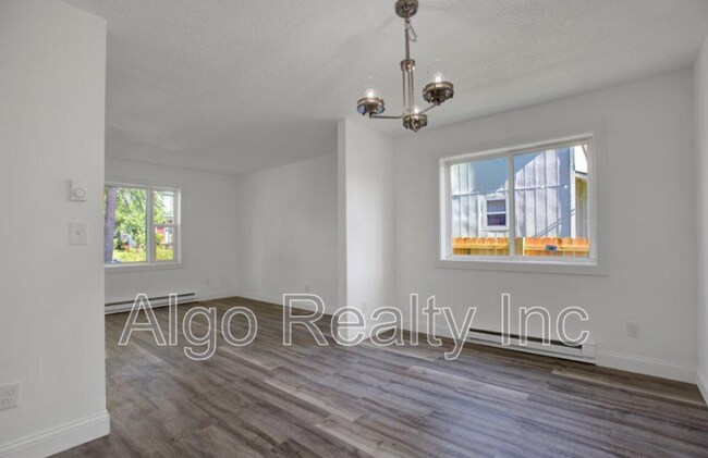 Foto del edificio - 2126 Queen Ave N