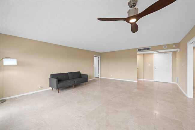 Building Photo - 3900 Galt Ocean Dr