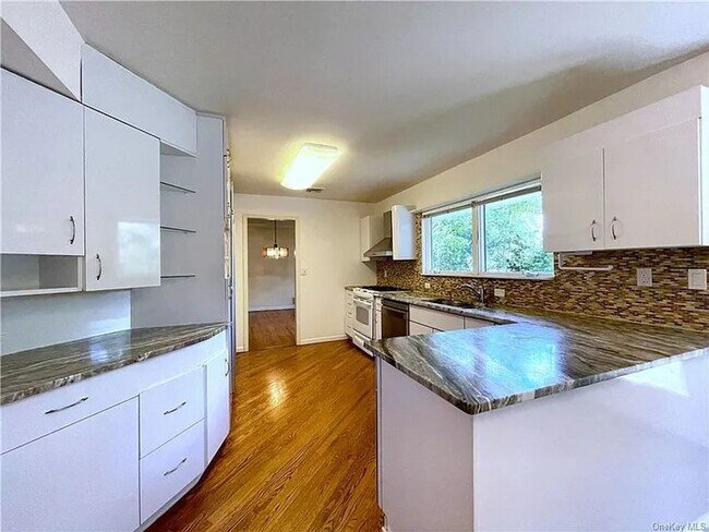 Building Photo - 152 Rock Creek Ln