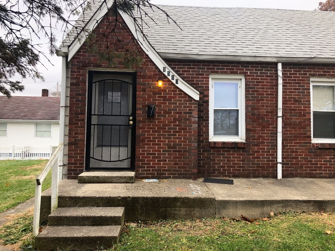Primary Photo - 1510 N Gladstone Ave