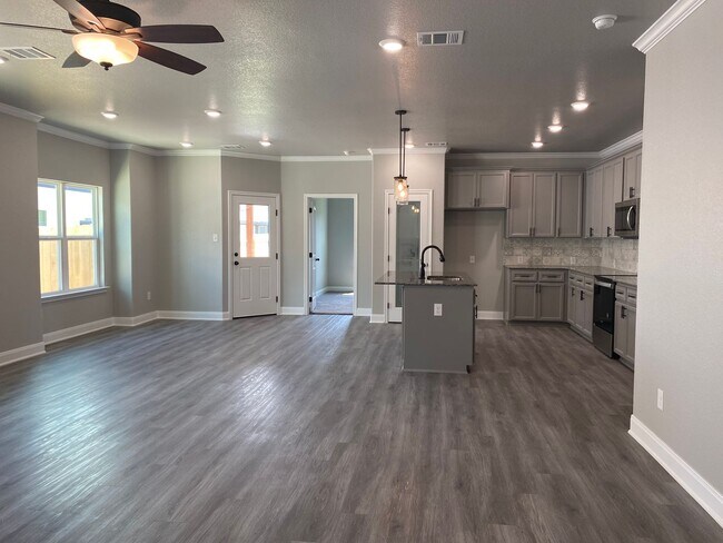 Building Photo - 1615 Black Kettle Trl