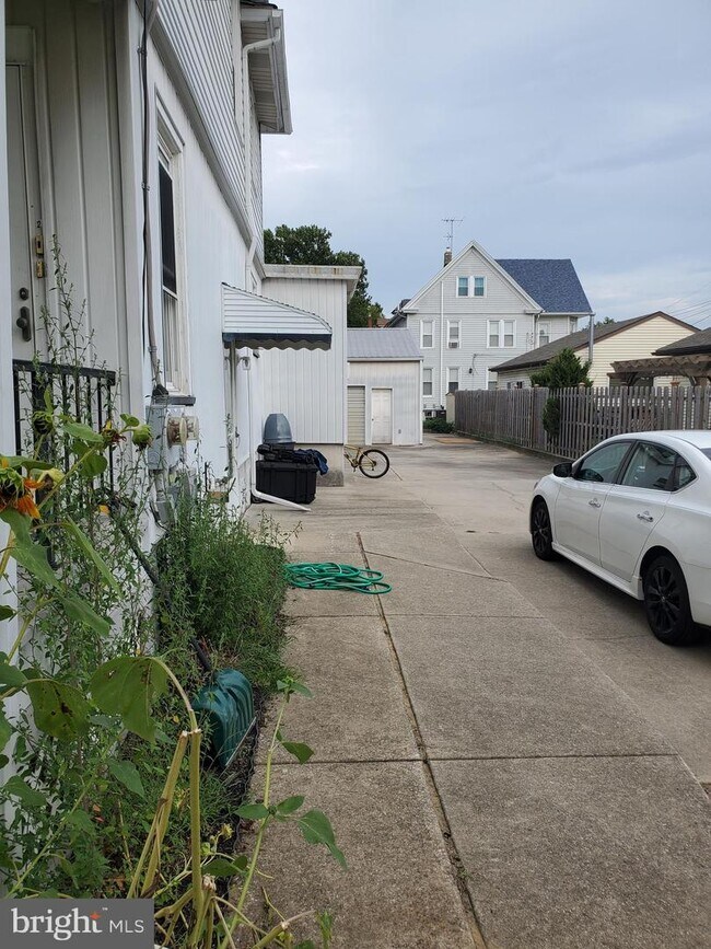 Foto del edificio - 212 Helms Ave