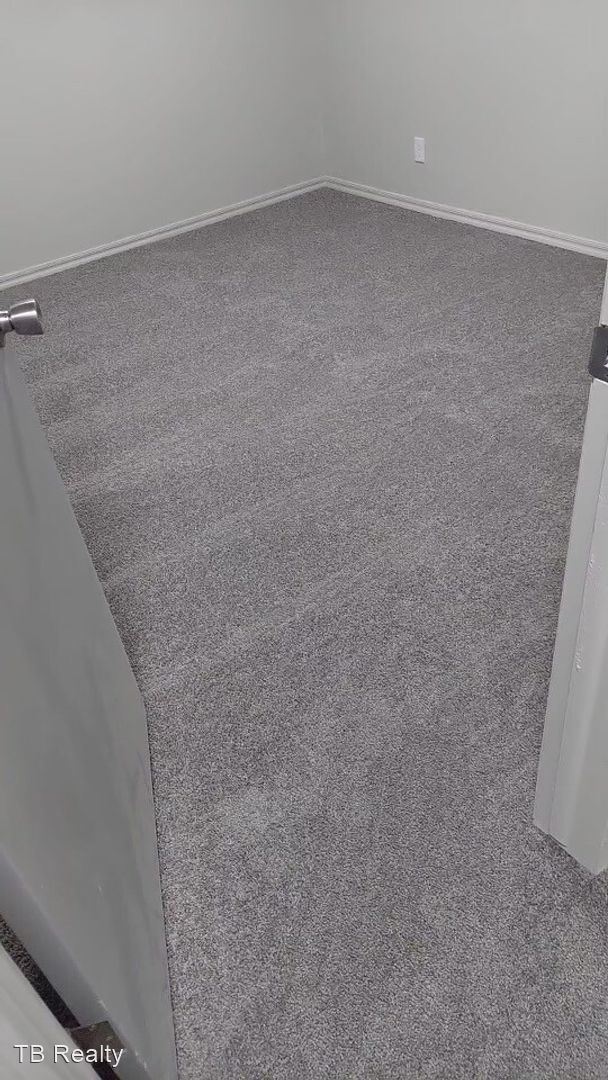 Foto del edificio - 4 br, 1 bath House - 1305 NE 34th St