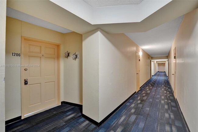 Building Photo - 1301 NE Miami Gardens Dr