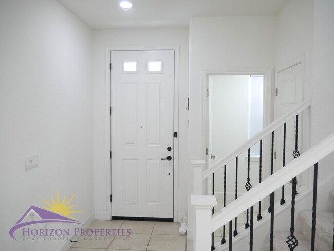 Foto del edificio - Modern Two-story 4 Bed 3.5 Bath 2,786 sqft...
