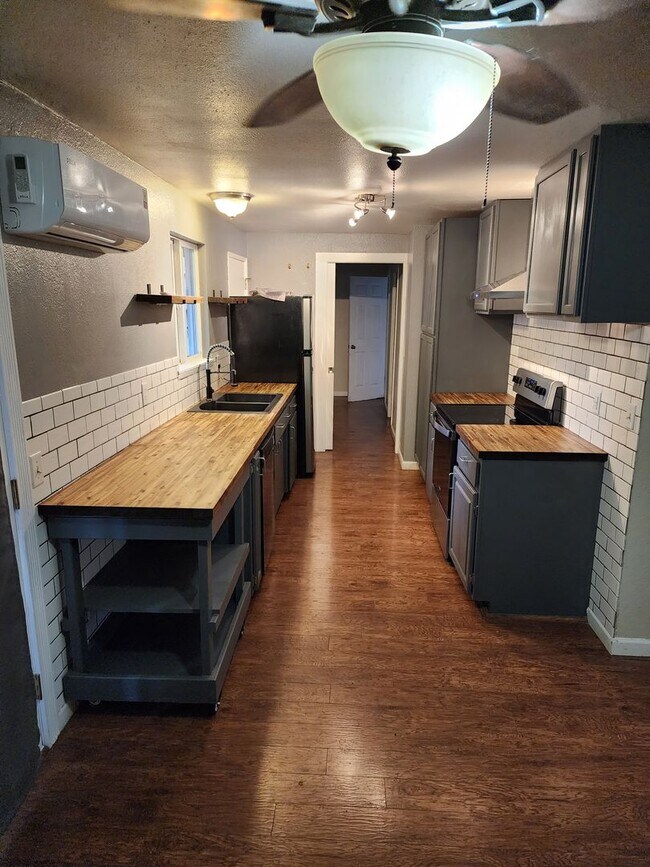 Foto del edificio - 3 Bed 2 Bath Graham Home w/ Beautiful Kitc...