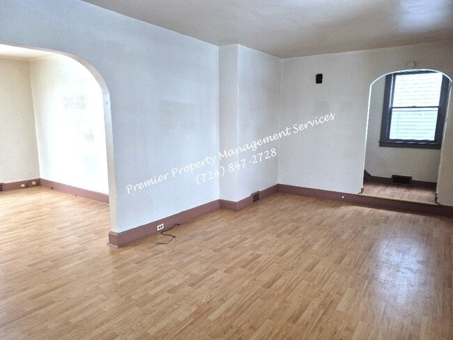 Photo - 1305 Irwin St House