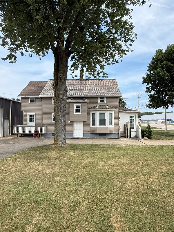 Building Photo - 812 Abbe Rd N