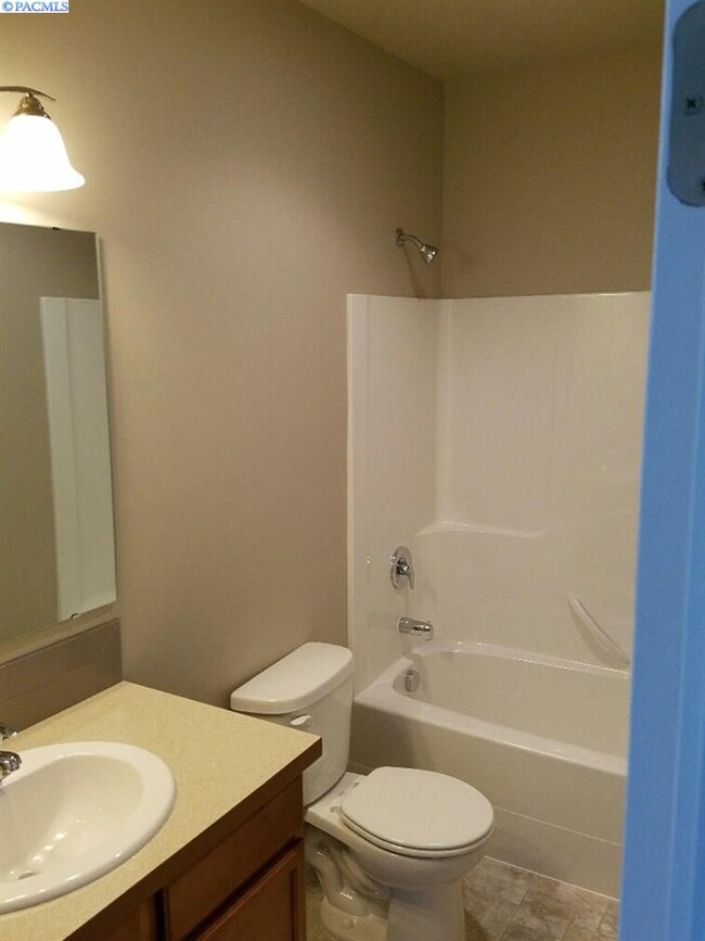 Building Photo - Newer Hayden Home