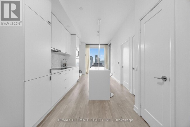 Building Photo - 27 Bathurst St