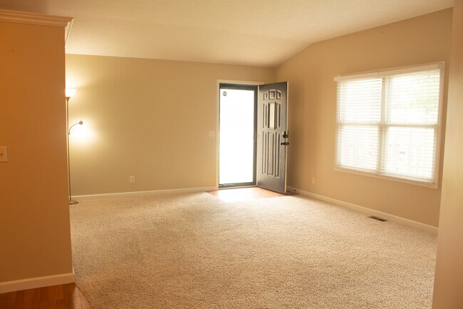 Sala de estar - 2142 Oxford Dr