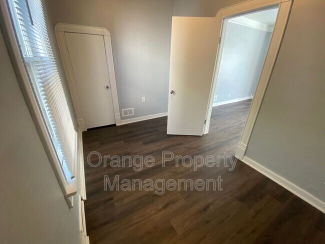 Foto del edificio - 3944 L St