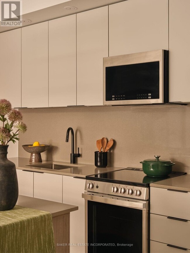 Building Photo - 65 Trinity St