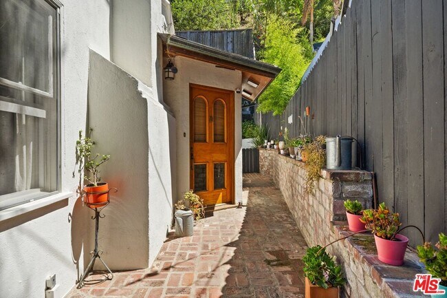 Foto del edificio - 8410 Kirkwood Dr