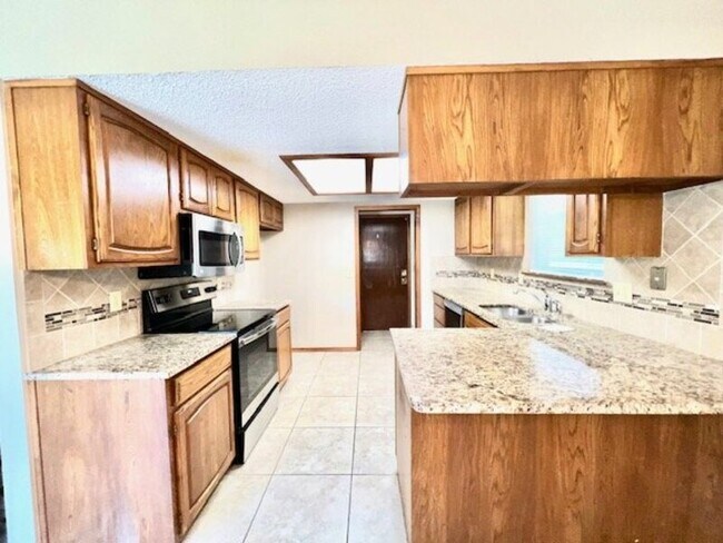 Building Photo - 6913 E 97th St