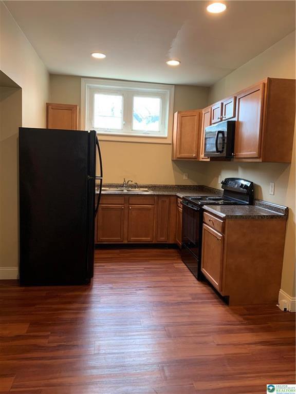 Building Photo - 944 Liberty St