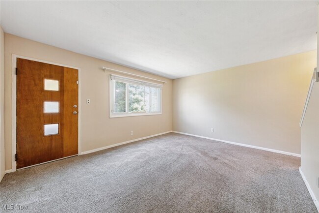 Building Photo - 215 Dalepark Dr