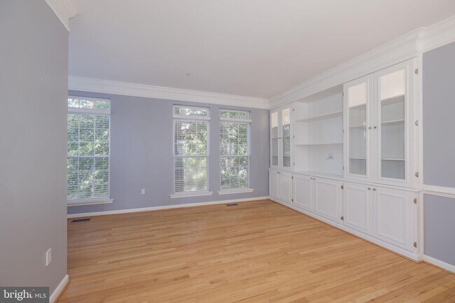 Building Photo - 5130 Knapp Pl