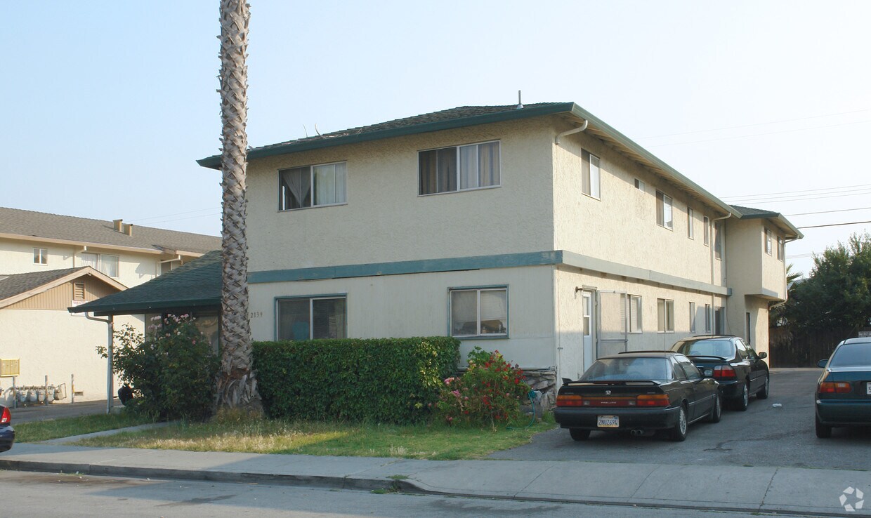 Building Photo - 2139 Main St