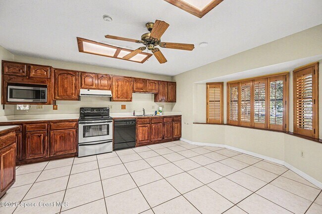 Foto del edificio - 655 N Burnett Rd