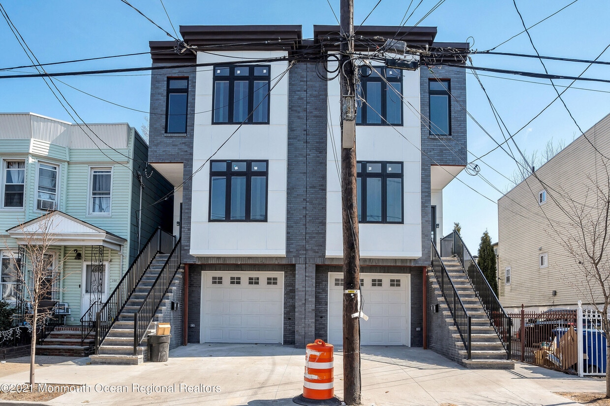 206 FREEMAN Ave, Journal Square, NJ 07306 Condo for Rent in Journal