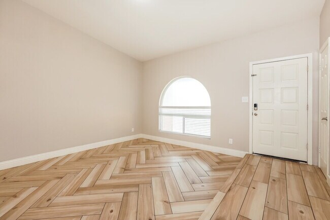Foto del edificio - 631 W Lindner Ave