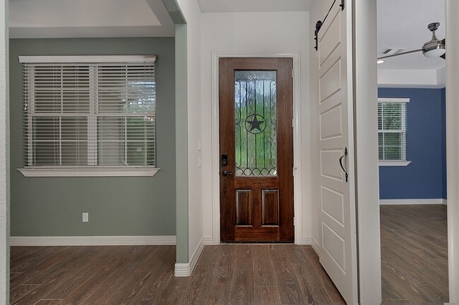 Foto del edificio - 16407 Wagon Wheel Rd