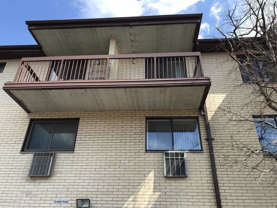 15 Kathy Pl, Staten Island, NY 10314 Condo for Rent in Staten Island, NY