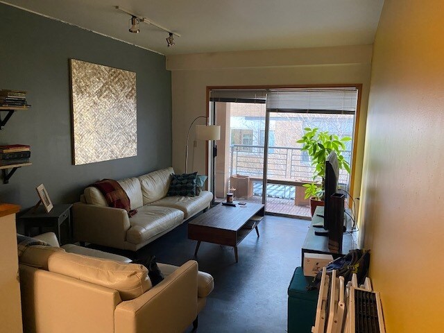 Living Room - 701 Columbia St