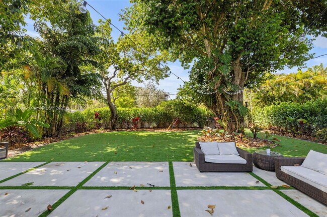 Foto del edificio - 90 NE 106th St