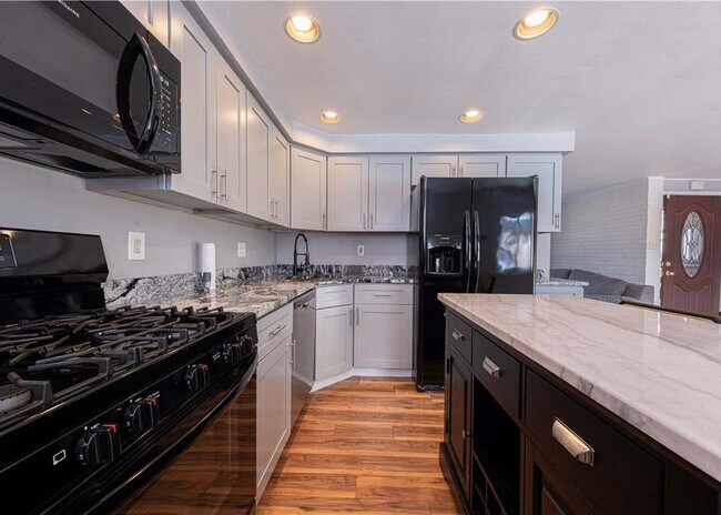 Foto del edificio - 5014 Ozark Dr