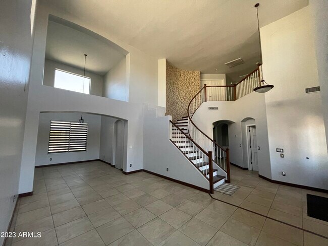 Foto del edificio - 10421 W Roanoke Ave