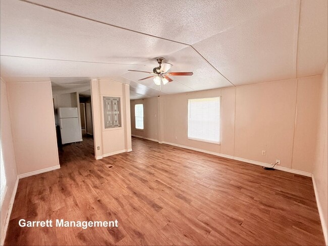 Building Photo - 916 Iroquois Dr