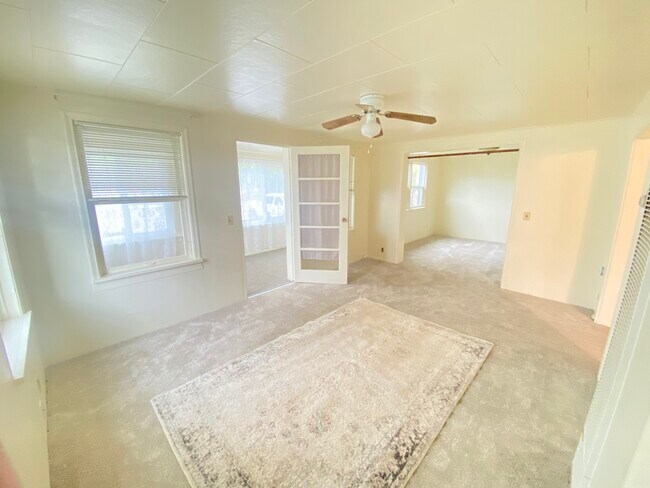 Building Photo - 136 S Maybell Ave