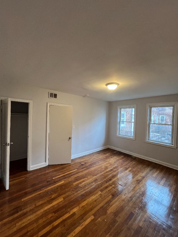 Foto del edificio - 166 Chancellor Ave