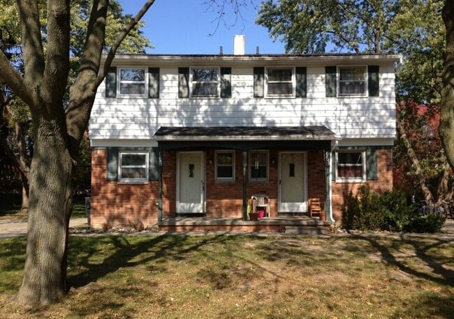 Building Photo - 1649 Greencrest Ave