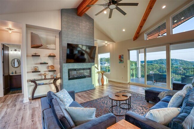 Building Photo - 7002 Deepwood Dr