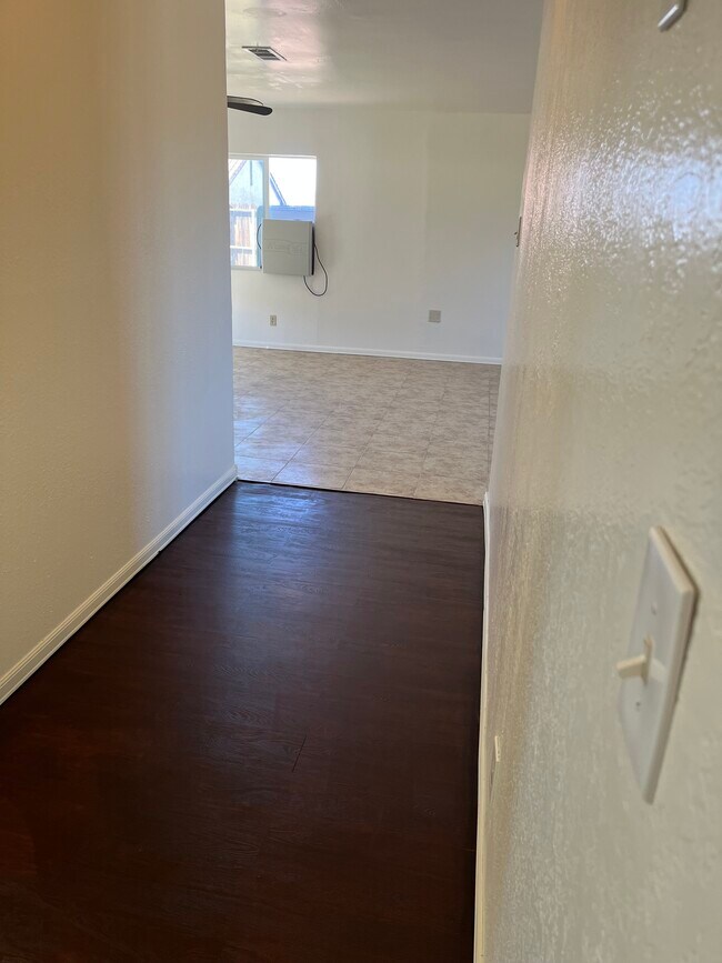 Foto del edificio - 8531 Jacaranda Ave