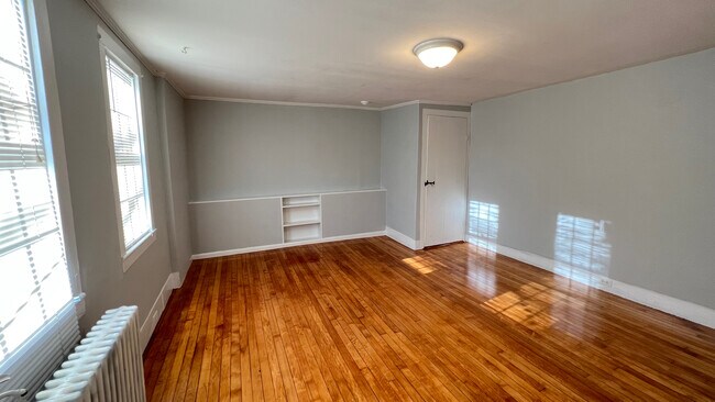 bedroom 1 - 2 White St