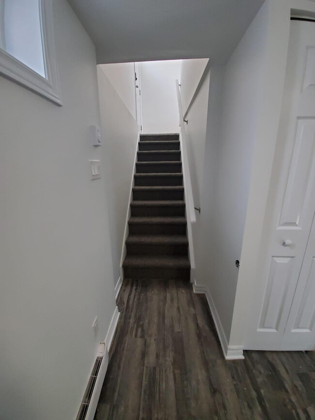 Building Photo - 1472 Claymor Av