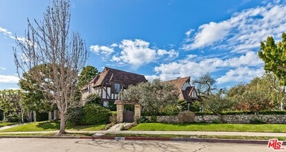 Building Photo - 201 Tavistock Ave