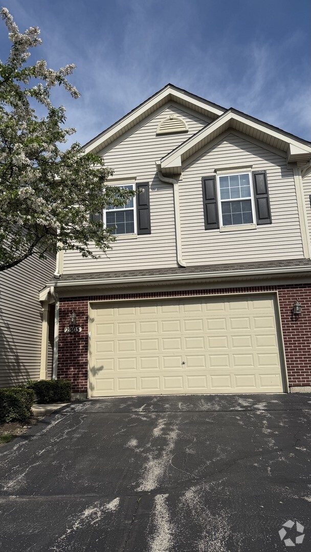 Building Photo - 2305 Sandy Creek Dr